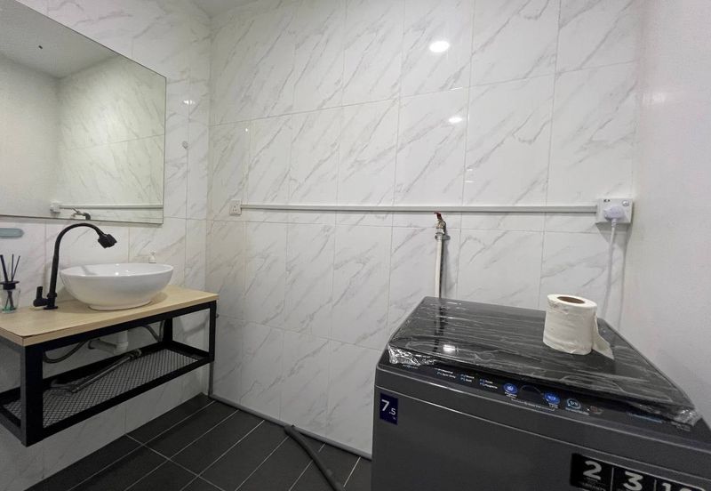 Crown Tower @ Empire City