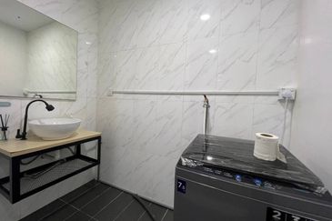 Crown Tower @ Empire City