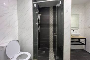 Crown Tower @ Empire City