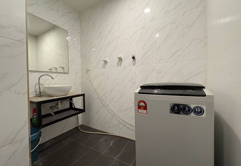 Crown Tower @ Empire City