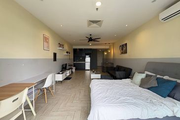 Crown Tower @ Empire City