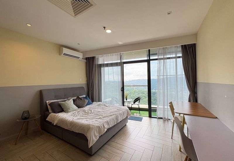 Crown Tower @ Empire City