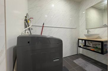 Crown Tower @ Empire City