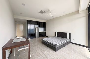 Crown Tower @ Empire City