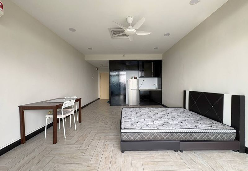 Crown Tower @ Empire City