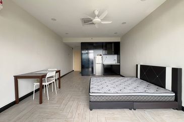 Crown Tower @ Empire City