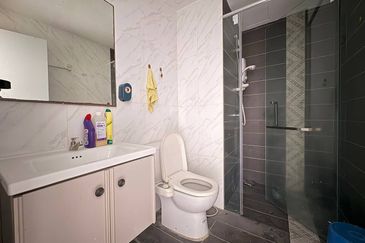 Crown Tower @ Empire City