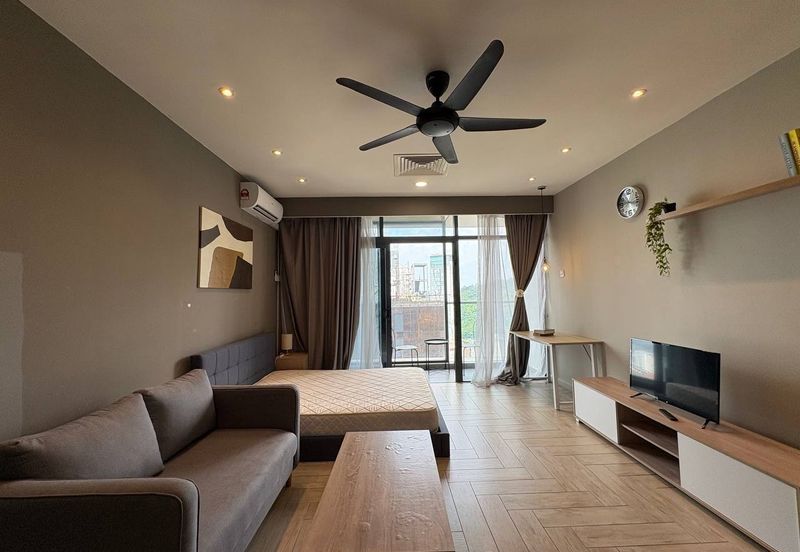 Crown Tower @ Empire City