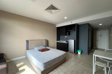 Crown Tower @ Empire City