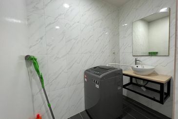 Crown Tower @ Empire City