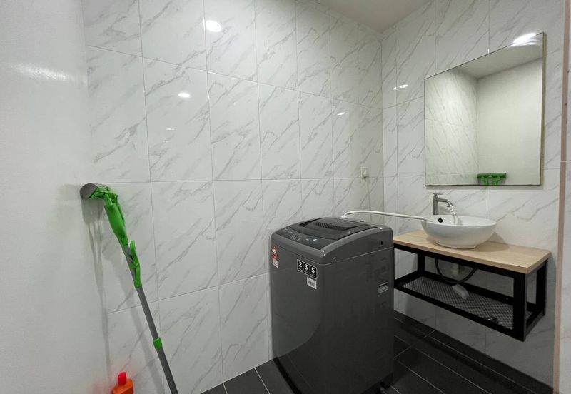 Crown Tower @ Empire City