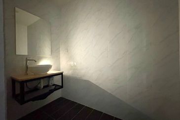 Crown Tower @ Empire City