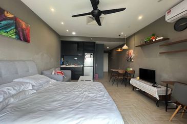 Crown Tower @ Empire City