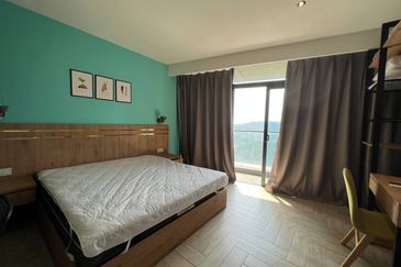 Crown Tower @ Empire City