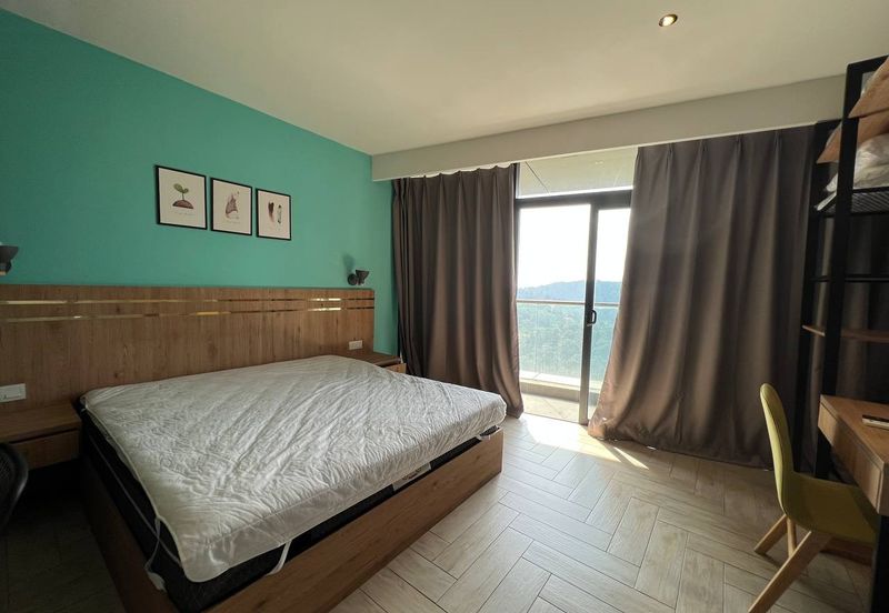 Crown Tower @ Empire City