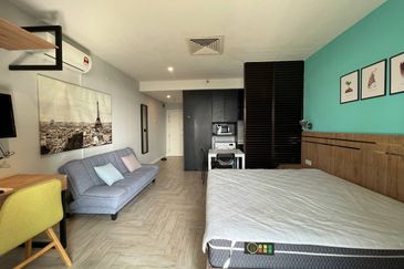 Crown Tower @ Empire City