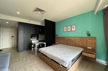 Crown Tower @ Empire City