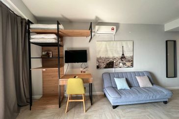 Crown Tower @ Empire City