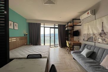 Crown Tower @ Empire City