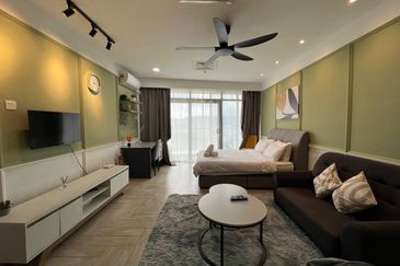 Crown Tower @ Empire City