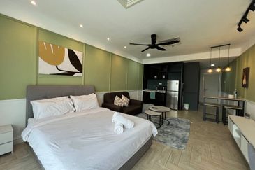 Crown Tower @ Empire City