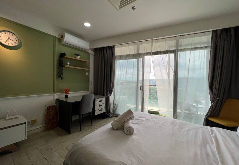 Crown Tower @ Empire City