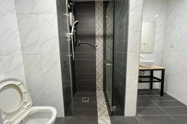 Crown Tower @ Empire City