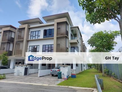 3 Storey Fully Furnished Town House N'Dira Sierra 12 Bandar 16 Sierra Puchong South, Selangor, Puchong South