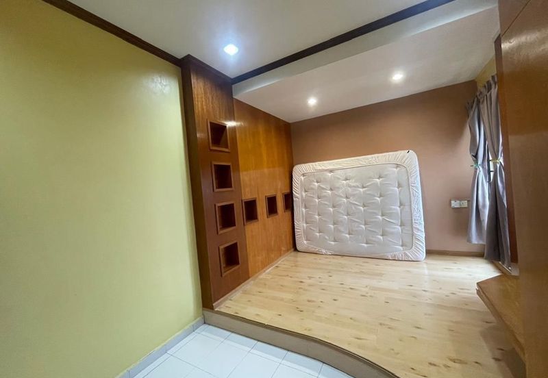 8th Avenue Condominium