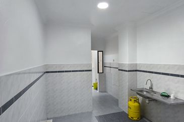 Straits Court Condominium Pasir Emas