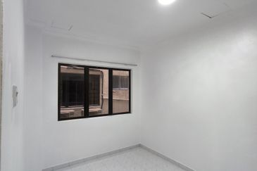 Straits Court Condominium Pasir Emas