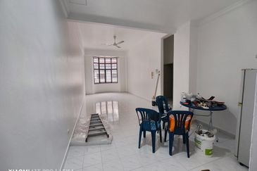 Straits Court Condominium Pasir Emas