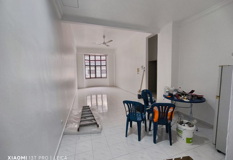 Straits Court Condominium Pasir Emas