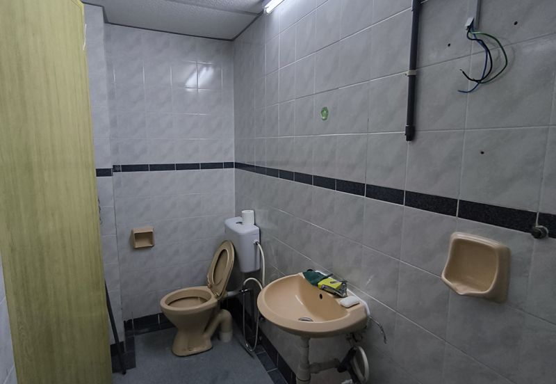 Straits Court Condominium Pasir Emas