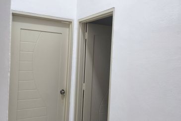 Straits Court Condominium Pasir Emas