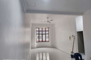 Straits Court Condominium Pasir Emas