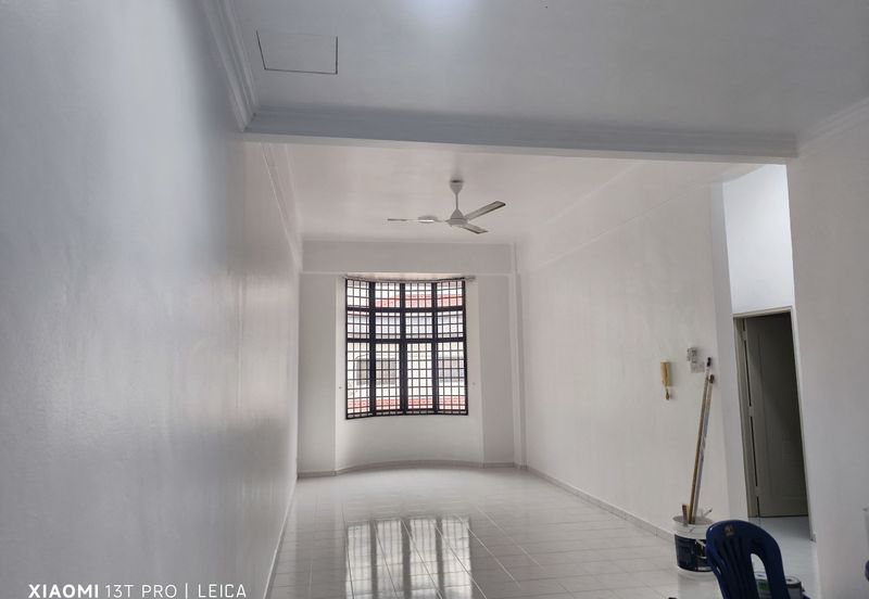 Straits Court Condominium Pasir Emas