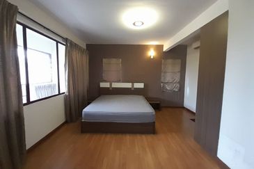 Golden Coast Condominium