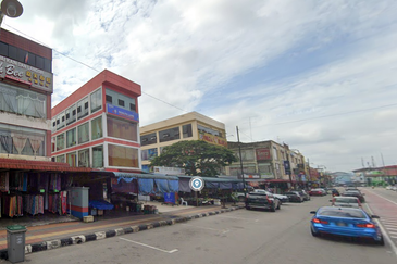 CORNER 4 Storey Payamas Tangkak 4231sqft near Muar