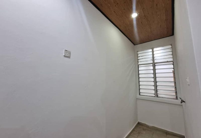 Crystal Bay, Alai Perdana