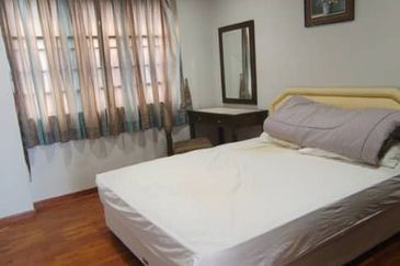 CONDOMINIUM GOLDEN COAST (PANTAI MAS)