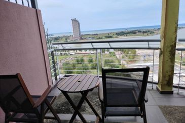 CONDOMINIUM GOLDEN COAST (PANTAI MAS)