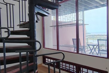 CONDOMINIUM GOLDEN COAST (PANTAI MAS)