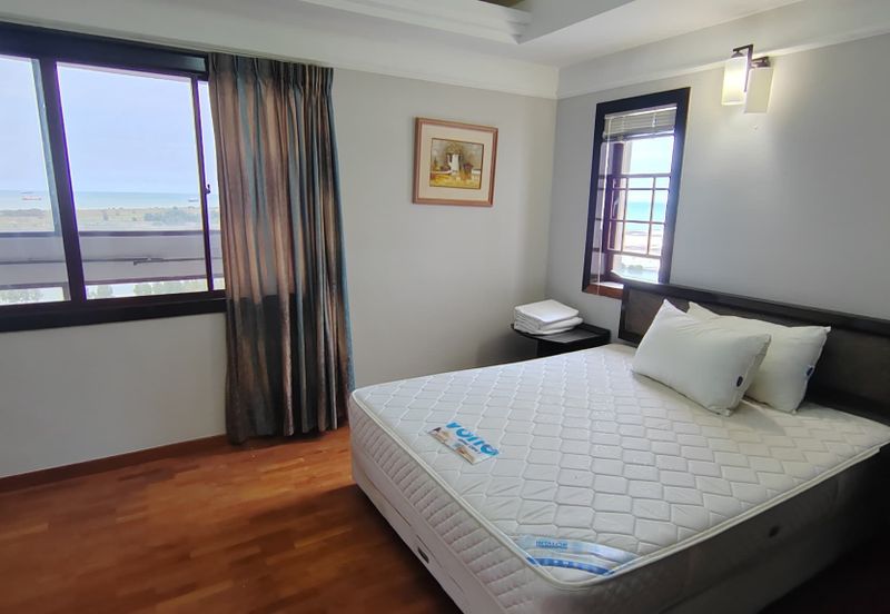 CONDOMINIUM GOLDEN COAST (PANTAI MAS)