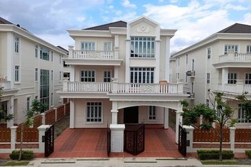 Straits Courtyard Residences Kota Laksamana near Kayangan Klebang