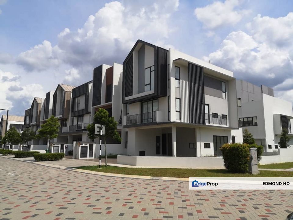 3 storey Superlink Homes at Lucent Residence , Twentyfive 7 Kota