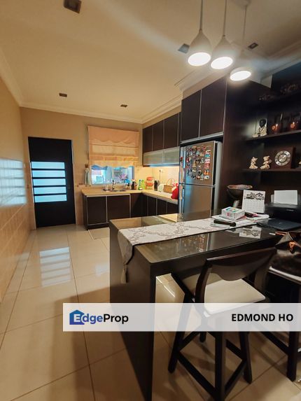 Double storey superlink house for sale at Lakedge Kota Kemuning, Selangor, Shah Alam