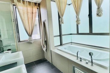 Lake Point Residence