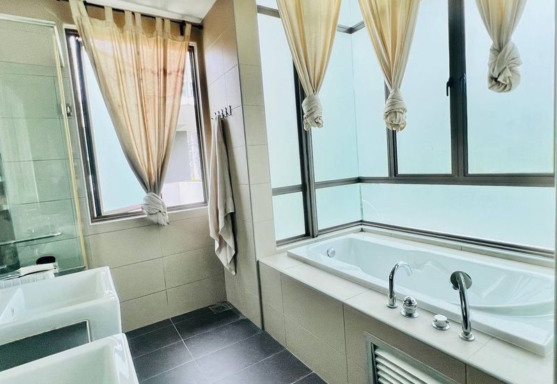 Lake Point Residence