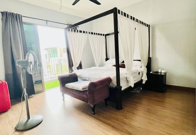 Lake Point Residence